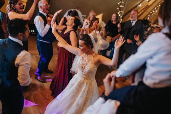 Dancing tipi - wedding dance - tipi wedding - tipi dancefloor