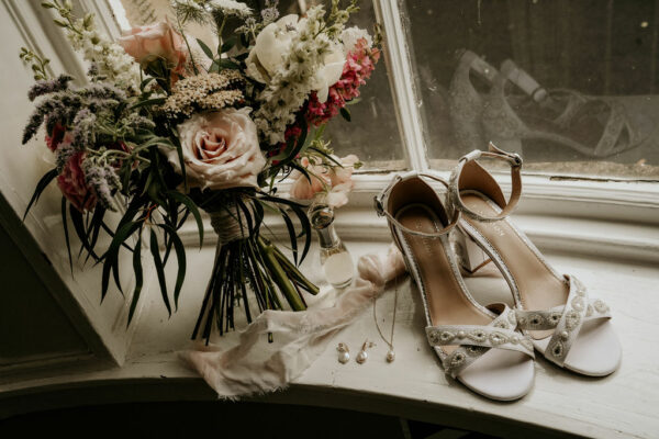 Bridal bouquet and shoes, tipi wedding
